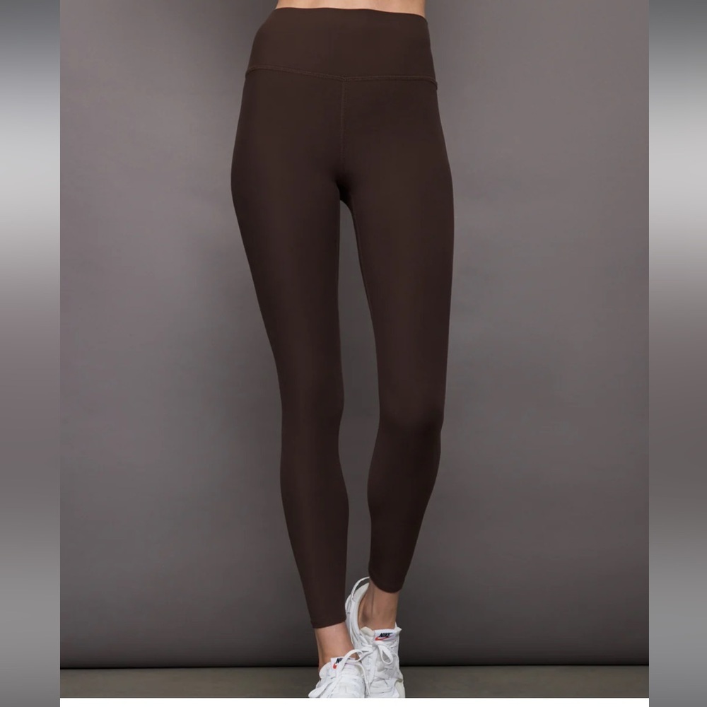 CARBON 38 High Rise Legging in melt Dark Oak